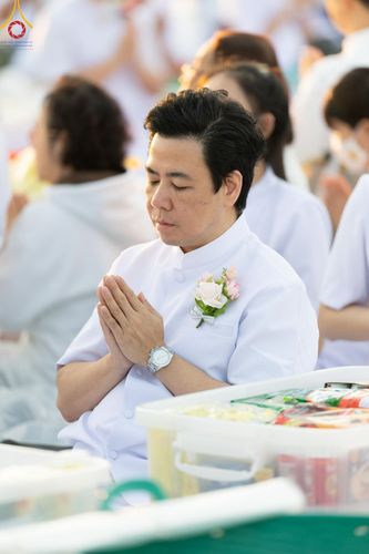 ภาพ No.187754:พิธีตักบาตรฉลองพระใหม่ ต้อนรับพุทธศักราช 2568 ณ ลานธรรมพระมหาธรรมกายเจดีย์ วัดพระธรรมกาย จ.ปทุมธานี วันที่ 1 มกราคม พ.ศ. 2568