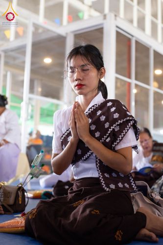 ภาพ No.143695:พิธีถวายผ้าไตร, สวดธรรมจักร, ปฏิบัติธรรม และฟังแสดงพระธรรมเทศนา ภาษาเมียนมา โดยมีสาธุชนชาวเมียนมากว่า 4,000 คน เข้าร่วมพิธี ณ มหารัตนวิหารคด วัดพระธรรมกาย วันอาทิตย์ที่ 7 กรกฎาคม พ.ศ. 2567