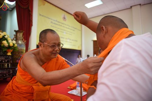 ภาพ No.135589:พิธีขอขมามอบผ้าไตร, พิธีบรรพชาสามเณร ในโครงการบรรพชาสามเณร ฟื้นฟูพระพุทธศาสนาทั่วไทย ณ วัดพระพุทธบาท ราชวรมหาวิหาร อ.พระพุทธบาท จ.สระบุรี วันที่ 6 เมษายน พ.ศ. 2567