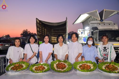 ภาพ No.114499:พิธีถวายภัตตาหารเป็นสังฆทาน แด่คณะพระธรรมยาตรา ปีที่ 12 วันที่ 18 มกราคม พ.ศ. 2567 ณ วัดโบสถ์(บน) บางคูเวียง จ.นนทบุรี