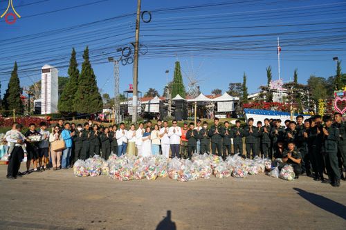 ภาพ No.106824:พิธีตักบาตรพระ ๒๐๐ รูป  "สร้างบุญใหญ่ ส่งท้ายปีเก่า ต้อนรับปีใหม่ ๒๕๖๗" วันอาทิตย์ที่ ๓๑ ธันวาคม ๒๕๖๖ ณ ถนนหน้าที่ว่าการอำเภอภูเรือ อำเภอภูเรือ จังหวัดเลย
