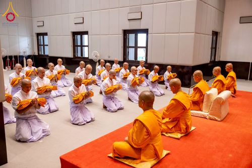 ภาพ No.256208:วันที่ 4 ตุลาคม พ.ศ. 2568 พิธีบรรพชาอุปสมบท  โครงการอุปสมบทหมู่บูชาธรรม 141 ปี  พระมงคลเทพมุนี (สด จนฺทสโร) ณ โบสถ์พระไตรปิฏก วัดพระธรรมกาย จ.ปทุมธานี