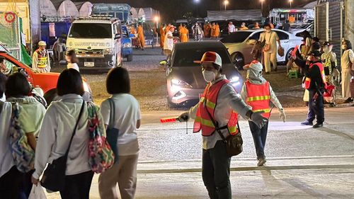 ภาพ No.116971:V.16 เป็นทีม การเตรียมงาน เก็บงาน การรับบุญของเจ้าหน้าที่หน่วยงานต่างๆ เพื่อโครงการธรรมยาตรา กตัญญูบูชามหาปูชนียาจารย์ พระมงคลเทพมุนี (สด จนฺทสโร) พระผู้ปราบมาร อนุสรณ์สถาน 7 แห่ง ปีที่ 12 ระหว่างวันที่ 2 - 31 มกราคม พ.ศ. 2567