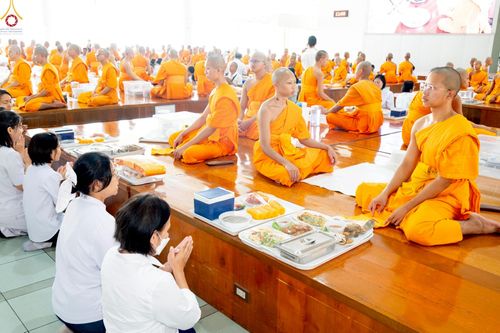 ภาพ No.234860:วันศุกร์ที่ 25 กรกฎาคม พ.ศ. 2568 (วันพระ แรม 15 ค่ำ เดือน 8) พิธีบุพเปตพลี ครั้งที่ 167 ร่วมอุทิศบุญแด่หมู่ญาติที่ล่วงลับไปแล้ว และสืบทอดอายุพระพุทธศาสนา ณ หอฉันคุณยายอาจารย์ฯ วัดพระธรรมกาย