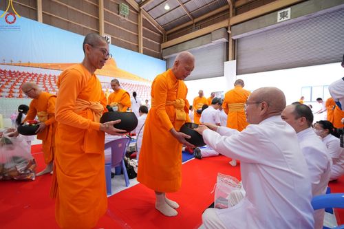 ภาพ No.133038:พิธีทอดผ้าป่าสามัคคีฉลองครบ 13 ปี วัดพระธรรมกายไอจิ แด่คณะพระภิกษุสงฆ์ 12 วัด ศูนย์สาขาทั่วภาคพื้นญี่ปุ่น วันที่ 31 มีนาคม พ.ศ. 2567
