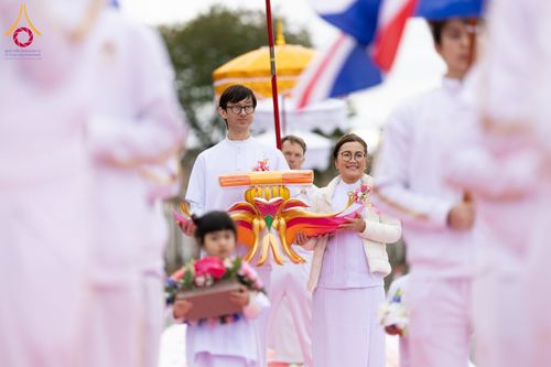 ภาพ No.173127:พิธีกฐินปุญญรังสีเศรษฐี ณ วัดพระธรรมกายนิวคาสเซิล สหราชอาณาจักร วันอาทิตย์ที่ 27 ตุลาคม พ.ศ. 2567