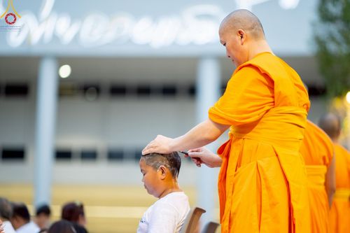 ภาพ No.213679:วันอาทิตย์ที่ 30 มีนาคม พ.ศ. 2568 พิธีตัดปอยผม โครงการหน่อแก้วเปรียญธรรม รุ่นที่ 13 ณ ค่ายจองแชมป์ หมู่กุฏิสามเณรเปรียญธรรม วัดพระธรรมกาย