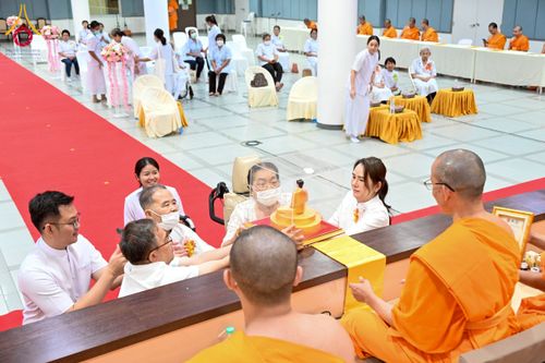 ภาพ No.229080:วันอาทิตย์ที่ 15 มิถุนายน พ.ศ. 2568 พิธีทอดผ้าป่าทุนพัฒนาพระมหาเปรียญ และทุนเผยแผ่พระพุทธศาสนาไปทั่วโลก ณ ห้องสัมมนา SPD สภาธรรมกายสากล วัดพระธรรมกาย