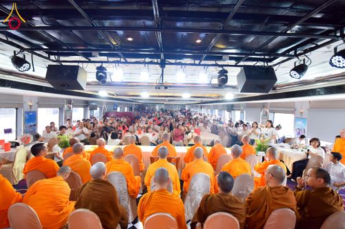 ภาพ No.224863:วันเสาร์ ที่ 10 พฤษภาคม พ.ศ. 2568 วัดพระธรรมกายฮ่องกง จัดพิธีปล่อยปลา บนเรือใหญ่บนอ่าวฮ่องกง และจัดพิธีถวายมหาสังฆทานกลางทะเล ประจำปี 2568 เนื่องในสัปดาห์วิสาขบูชาโลก