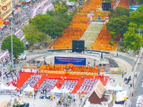 ภาพ No.126062:พิธีทำบุญเมืองนครราชสีมา ฉลอง 556 ปี ตักบาตรพระ 10,000 รูป ในวันเสาร์ที่ 2 มีนาคม พ.ศ.2567 ณ อนุสาวรีย์ท้าวสุรนารี จ.นครราชสีมา จัดโดย คณะสงฆ์จังหวัดนครราชสีมา ร่วมกับสำนักงานจังหวัดนครราชสีมา