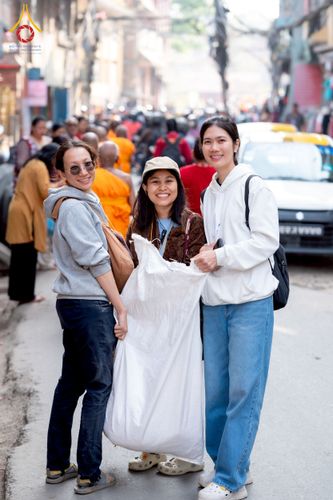 ภาพ No.213129:วันที่ 17 - 18 มีนาคม พ.ศ. 2568 คณะสงฆ์และสามเณรเดินบิณฑบาต รอบเมืองในพื้นที่ วัดสยมภูวนาถและราชวังปาตัน ณ เมืองกาฐมาณฑุ ประเทศเนปาล