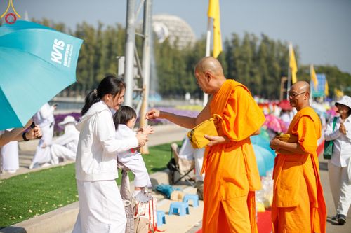 ภาพ No.191422:V.49 สารพัดV สารพัดดี ที่ธรรมยาตรา ในโครงการธรรมยาตรา กตัญญูบูชา มหาปูชนียาจารย์ พระมงคลเทพมุนี(สด จนฺทสโร) พระผู้ปราบมาร อนุสรณ์สถาน 7 แห่ง ปีที่ 13 ระหว่างวันที่ 2-31 มกราคม พ.ศ. 2568