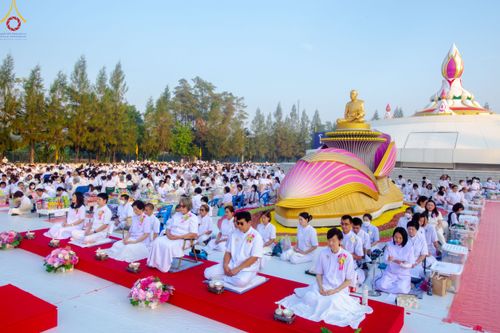 พิธีตักบาตรพระธรรมยาตราฯ ในโครงการธรรมยาตรากตัญญูบูชา มหาปูชนียาจารย์ พระมงคลเทพมุนี(สด จนฺทสโร) พระผู้ปราบมาร ปีที่ 12 ณ อนุสรณ์สถานลำดับที่ 2 สถานที่ตั้งมโนปณิธานบวชตลอดชีวิต อนุสรณ์สถานบางนางแท่น จ.นครปฐม วันที่ 11 มกราคม พ.ศ. 2567