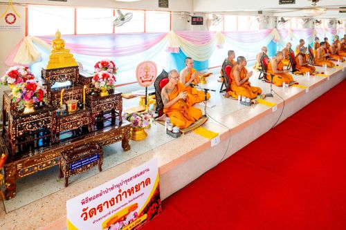 ภาพ No.200513:พิธีทอดผ้าป่าทำนุบำรุงศาสนสถาน ณ วัดรางกำหยาด ตำบลบางภาษี อำเภอบางเลน จังหวัดนครปฐม ในโครงการธรรมยาตรา กตัญญูบูชา มหาปูชนียาจารย์ พระมงคลเทพมุนี(สด จนฺทสโร) พระผู้ปราบมาร อนุสรณ์สถาน 7 แห่ง ปีที่ 13 วันที่ 22 มกราคม พ.ศ. 2568