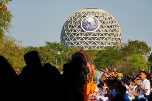 ภาพ No.188442:พิธีต้อนรับพระธรรมยาตรา ในโครงการธรรมยาตรา กตัญญูบูชา มหาปูชนียาจารย์ พระมงคลเทพมุนี(สด จนฺทสโร) พระผู้ปราบมาร อนุสรณ์สถาน 7 แห่ง ปีที่ 13 วันที่ 2 มกราคม พ.ศ. 2568 ณ วัดพระธรรมกาย จ.ปทุมธานี
