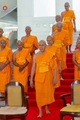 ภาพ No.244804:วันเสาร์ที่ 6 กันยายน พ.ศ. 2568 พิธีถวายบาตร บรรพชา อุปสมบทของนาคธรรมทายาท โครงการอุปสมบทหมู่บูชาธรรมครบรอบ 108 ปี  วันครูผู้ค้นพบวิชชาธรรมกาย ณ โบสถ์พระไตรปิฎก วัดพระธรรมกาย
