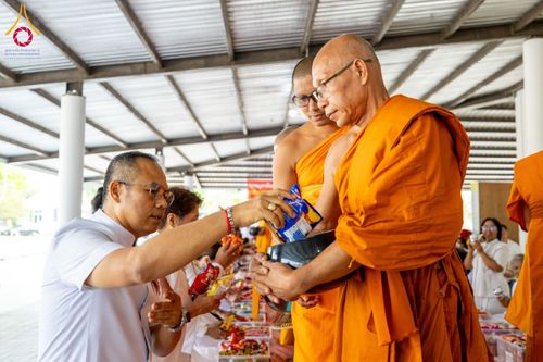 ภาพ No.212450:วันเสาร์ที่ 22 มีนาคม พ.ศ. 2568 พิธีถวายสังฆทานแด่คณะสงฆ์ 323 วัด ปีที่ 21 ครั้งที่ 175 พิธีมอบกองทุนหนุนแรงใจช่วยครูใต้ ปีที่ 18 ครั้งที่ 139 และพิธีทำบุญอุทิศส่วนกุศลให้ผู้วายชนม์ ณ ศูนย์ปฏิบัติธรรมภาคใต้ อำเภอบางกล่ำ จังหวัดสงขลา