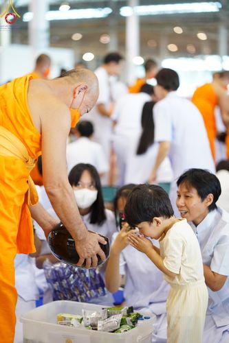 ภาพ No.126535:พิธีตักบาตร ในวันอาทิตย์ต้นเดือนที่ 3 มีนาคม พ.ศ. 2567 ณ บ้านแก้วเรือนทองคุณยายฯ วัดพระธรรมกาย