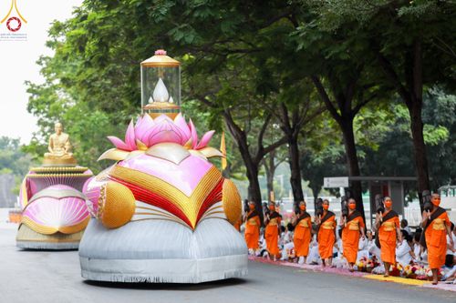 ภาพ No.120332:พิธีต้อนรับพระธรรมยาตรา ในโครงการธรรมยาตรา กตัญญูบูชา มหาปูชนียาจารย์ พระมงคลเทพมุนี(สด จนฺทสโร) พระผู้ปราบมาร อนุสรณ์สถาน 7 แห่ง ปีที่ 12 วันที่ 28 มกราคม พ.ศ. 2567 ณ วัดพระธรรมกาย จ.ปทุมธานี (ชุดที่ 2)