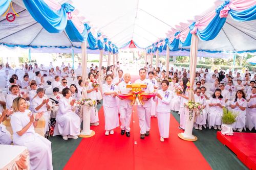 ภาพ No.179861:พิธีทอดกฐินบรมจักรพรรดิ สร้างอุโบสถ 80 ปี บูชาธรรมหลวงพ่อธัมมชโย ณ วัดพระธรรมกายแคลิฟอร์เนีย ประเทศสหรัฐอเมริกา วันอาทิตย์ที่ 10 พฤศจิกายน พ.ศ. 2567