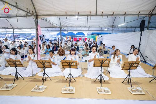 ภาพ No.200219:พิธีถวายภัตตาหารเป็นสังฆทาน แด่พระธรรมยาตรา ณ อนุสรณ์สถานบางปลา วัดบางปลา อำเภอบางเลน จังหวัดนครปฐม ในโครงการธรรมยาตรา กตัญญูบูชา มหาปูชนียาจารย์ พระมงคลเทพมุนี(สด จนฺทสโร) พระผู้ปราบมาร อนุสรณ์สถาน 7 แห่ง ปีที่ 13 วันที่ 23 มกราคม พ.ศ. 2568