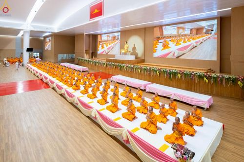 ภาพ No.228339:วันอาทิตย์ที่ 8 มิถุนายน พ.ศ. 2568 พิธีถวายทุนสนับสนุนพระไตรปิฎกฉบับธรรมชัย และอนุรักษ์คัมภีร์โบราณ ณ ห้องแก้วสารพัดนึก 2 วัดพระธรรมกาย