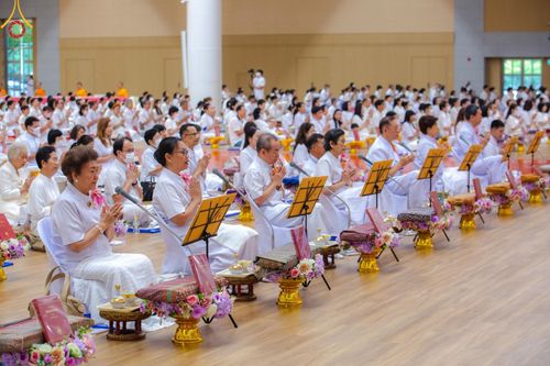 ภาพ No.138820:พิธีถวายกองทุนสนับสนุน การสร้างพระไตรปิฎกฉบับธรรมชัย และอนุรักษ์คัมภีร์ใบลาน น้อมบูชาธรรมหลวงพ่อธัมมชโย 80 ปี ณ ห้องแก้วสารพัดนึก 2 วัดพระธรรมกาย วันเสาร์ที่ 1 มิถุนายน พศ. 2567