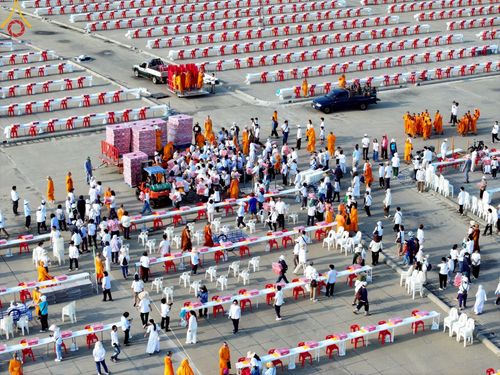 ภาพ No.218959:วันที่ 18-20 เมษายน พ.ศ. 2568 การเตรียมงานในลานธรรม , วิหารคด เพื่องานวันคุ้มครองโลก 22 เมษายน พศ. 2568