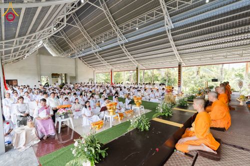 พิธีทอดกฐินศูนย์ปฏิบัติธรรมแก้วภูเรือ จ.เลย ในโครงการกฐินสามัคคีทั่วไทย 30,000 วัด บูชาธรรม 80 ปี หลวงพ่อธัมมชโย โดยคณะศิษยานุศิษย์วัดพระธรรมกาย วันที่ 20 ตุลาคม พ.ศ. 2567