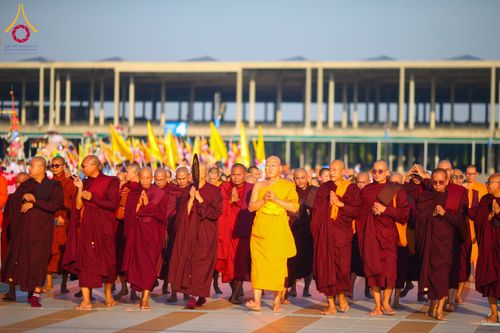 ภาพ No.178215:พิธีทอดผ้าป่าไทย-เมียนมา ครั้งที่ 7 วันอาทิตย์ที่ 1 ธันวาคม พ.ศ.2567 ณ สภาธรรมกายสากล  พระมหาธรรมกายเจดีย์ วัดพระธรรมกาย จ.ปทุมธานี