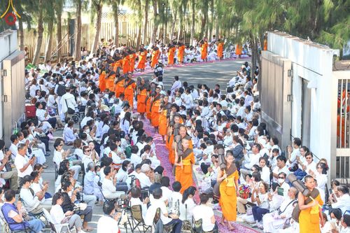 ภาพ No.193277:พิธีต้อนรับพระธรรมยาตรา ณ อนุสรณ์สถาน สถานที่เกิดในเพศสมณะ วัดสองพี่น้อง อำเภอสองพี่น้อง จังหวัดสุพรรณบุรี ในโครงการธรรมยาตรา กตัญญูบูชา มหาปูชนียาจารย์ พระมงคลเทพมุนี(สด จนฺทสโร) พระผู้ปราบมาร อนุสรณ์สถาน 7 แห่ง ปีที่ 13 วันที่ 11 มกราคม พ.ศ. 2568