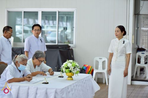 ภาพ No.267580:วันที่ 7 พฤศจิกายน พ.ศ. 2568 พสกนิกรอำเภอคลองหลวง รวมใจบำเพ็ญกุศลปัณรสมวาร (15 วัน) อุทิศถวายเป็นพระราชกุศลแด่ “สมเด็จพระพันปีหลวง” ณ วัดพระธรรมกาย