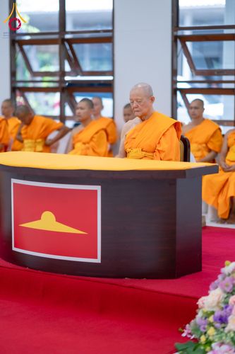 ภาพ No.160820:พิธีเจริญพระพุทธมนต์ และปิดแผ่นทองรูปเหมือน พระเดชพระคุณพระมงคลเทพมุนี (สด จนฺทสโร) พระผู้ปราบมาร จำนวน 3 องค์ วันเสาร์ที่ 5 ตุลาคม พ.ศ. 2567 ณ อาคารปลูกศรัทธา 2 (ชานชลาเดิม) วัดพระธรรมกาย อ.คลองหลวง จ.ปทุมธานี