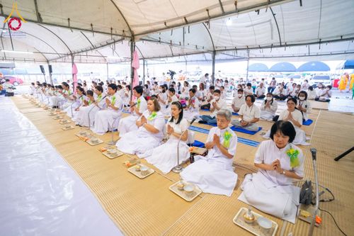 ภาพ No.201823:พิธีถวายภัตตาหารเป็นสังฆทาน แด่พระธรรมยาตรา ณ อนุสรณ์สถานบางปลา วัดบางปลา อำเภอบางเลน จังหวัดนครปฐม ในโครงการธรรมยาตรา กตัญญูบูชา มหาปูชนียาจารย์ พระมงคลเทพมุนี(สด จนฺทสโร) พระผู้ปราบมาร อนุสรณ์สถาน 7 แห่ง ปีที่ 13 วันที่ 26 มกราคม พ.ศ. 2568