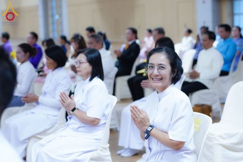 ภาพ No.196065:ผู้ว่าปทุมฯ เปิดงานวันครู ครั้งที่ 69 พ.ศ. 2568 จังหวัดปทุมธานี “เรียนดี มีความสุข : ครูไทยร่วมใจปฏิวัติการศึกษา เด็กฉลาดคิด ฉลาดทำ” ณ วัดพระธรรมกาย - รวมใจระลึกถึงพระคุณบูรพาจารย์ ยกย่องเชิดชูเกียรติผู้ประกอบวิชาชีพทางการศึกษาที่ประกอบคุณงามความดี 