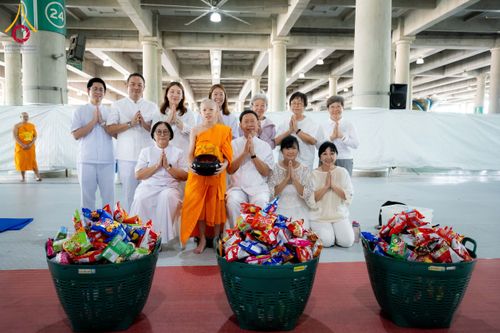 ภาพ No.145679:พิธีตักบาตรโครงการบรรพชาสามเณร โรงเรียนนานาชาติ รุ่นที่ 13 ณ มหารัตนวิหารคด 9 วัดพระธรรมกาย วันเสาร์ที่ 20 กรกฎาคม พ.ศ. 2567