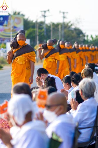 ภาพ No.110409:พิธีต้อนรับพระธรรมยาตรา ในโครงการธรรมยาตรากตัญญูบูชา มหาปูชนียาจารย์ พระมงคลเทพมุนี(สด จนฺทสโร) พระผู้ปราบมาร อนุสรณ์สถาน 7 แห่ง ปีที่ 12 วันที่ 11 มกราคม พ.ศ. 2567 ณ อนุสรณ์สถานลำดับที่ 3 สถานที่เกิดใหม่ในเพศสมณะ วัดสองพี่น้อง จ.สุพรรณบุรี