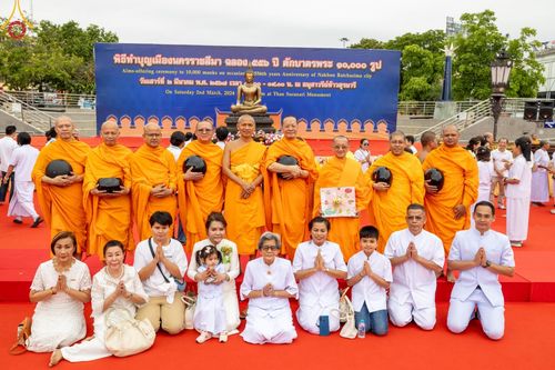 ภาพ No.126353:พิธีทำบุญเมืองนครราชสีมา ฉลอง 556 ปี ตักบาตรพระ 10,000 รูป ในวันเสาร์ที่ 2 มีนาคม พ.ศ.2567 ณ อนุสาวรีย์ท้าวสุรนารี จ.นครราชสีมา จัดโดย คณะสงฆ์จังหวัดนครราชสีมา ร่วมกับสำนักงานจังหวัดนครราชสีมา