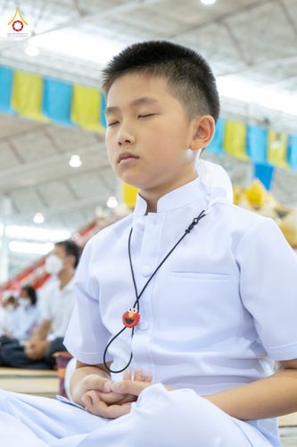 ภาพ No.80845:พิธีตักบาตร , พิธีบูชาข้าวพระในวันอาทิตย์ต้นเดือน วันที่ 7 พฤษภาคม พ.ศ. 2566 ณ วัดพระธรรมกาย