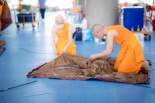 ภาพ No.218285:วันที่ 12-18 เมษายน พ.ศ. 2568 พระภิกษุและเจ้าหน้าที่อาสาสมัคร เตรียมพื้นที่ต้อนรับพักค้างพระสังฆาธิการ เนื่องในงานวันคุ้มครองโลก 22 เมษายน พ.ศ. 2568