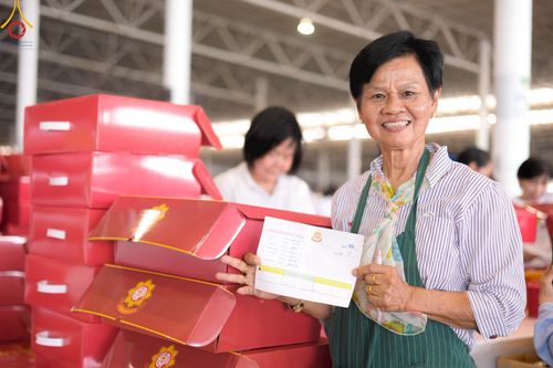 ภาพ No.212276:วันพุธที่ 19 มีนาคม พ.ศ. 2568 การบรรจุไทยธรรมลงกล่องสำเร็จ 43,500 กล่อง เพื่อถวายแด่พระสังฆาธิการ 40,000 กว่าวัดทั่วไทย ในวันคุ้มครองโลก 22 เมษายน พ.ศ. 2568 ณ บ้านแก้วเรือนทองคุณยายฯ วัดพระธรรมกาย