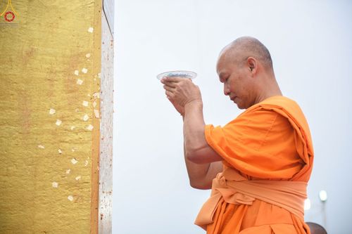 ภาพ No.84395:พิธีทอดผ้าป่า พิธีอัญเชิญปฐมรัตนปฐวี และพิธีตอกเสาเข็มต้นสุดท้าย เพื่อสถาปนาอาคาร 80 ปี หลวงพ่อธัมมชโย ณ ศูนย์ปฏิบัติธรรมวิหารแดง ตำบลเจริญธรรม อำเภอวิหารแดง จ.สระบุรี  วันที่ 23 กรกฎาคม พ.ศ. 2566