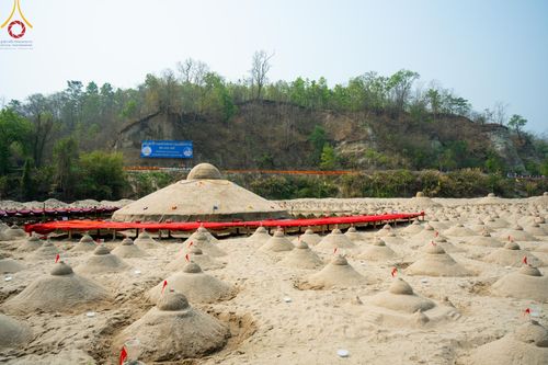 ภาพ No.139363:Photo Story  มหัศจรรย์วัดดงดินแดง Episode 7 พระภิกษุ-สามเณร ในโครงการบรรพชาอุปสมบทหมู่  กว่า 500 รูป ศีลจาริณีและสาธุชนกว่า 500 คน ร่วมพิธีบูชาข้าวพระ วัดดงดินแดง ต.ม่อนจอง อ.อมก๋อย จ.เชียงใหม่ วันอาทิตย์ที่ 7 เมษายน พ.ศ.2567