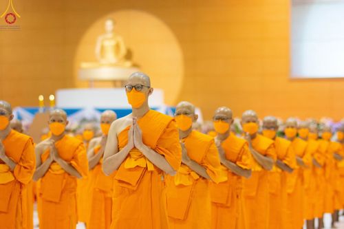 ภาพ No.101681:พิธีขอบรรพชา, พิธีขอสรณคมน์และศีล, พิธีถวายบาตร ในโครงการอุปสมบทหมู่ รุ่นบูชาธรรมมหาปูชนียาจารย์ ณ วัดพระธรรมกาย วันที่ 9 ธันวาคม พ.ศ. 2566