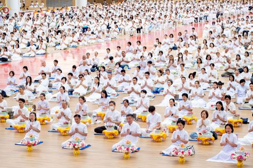 ภาพ No.225502:วันอาทิตย์ที่ 18 พฤษภาคม พ.ศ. 2568 พิธีร่วมบุญการศึกษา พระภิกษุ สามเณร ณ ห้องแก้วสารพัดนึก 2 วัดพระธรรมกาย