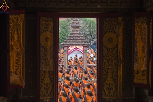 ภาพ No.127971:คณะพระธรรมยาตราฯ ปฎิบัติธรรมและถ่ายภาพหมู่ประวัติศาสตร์ ณ ลานหน้าพระปรางค์สามยอด วัดโคกสมานคุณ อ.หาดใหญ่ จ.สงขลา วันเสาร์ที่ 9 มีนาคม พ.ศ. 2567