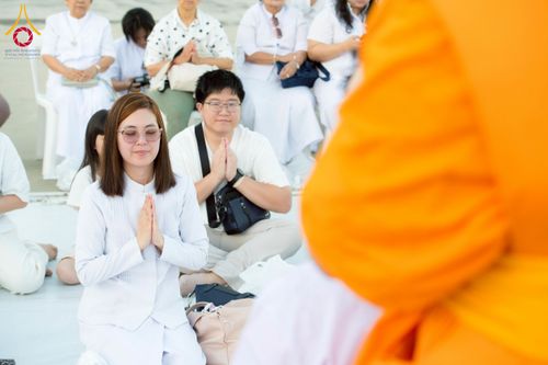 ภาพ No.274769:วันอาทิตย์ที่ 30 พฤศจิกายน พ.ศ. 2568 พิธีปลงผม โครงการอุปสมบทบูชาธรรมมหาปูชนียาจารย์ ปี 2568 ณ ลานธรรมพระมหาธรรมกายเจดีย์ ฝั่งทิศตะวันตก ระหว่างวิหารคดหมายเลข 8 และ 9 วัดพระธรรมกาย