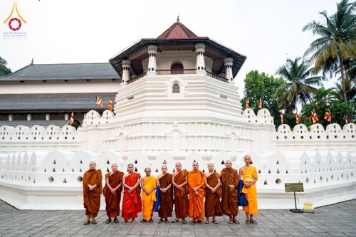 ภาพ No.175804:พิธีทอดผ้าป่าสมทบกฐิน ณ วัดอนุรุทธะอารนา เมืองมาตะเล ศรีลังกา โดยมูลนิธิธรรมกาย ในนามหลวงพ่อธัมมชโย วันที่ 7 พฤศจิกายน พ.ศ. 2567