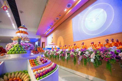 ภาพ No.209557:วันอาทิตย์ที่ 2 มีนาคม พ.ศ. 2568 พิธีบูชาข้าวพระ ณ สภาธรรมกายสากล วัดพระธรรมกาย