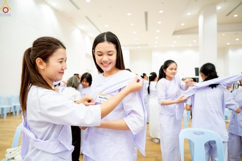 ภาพ No.242741:วันที่ 29-31 สิงหาคม พ.ศ. 2568 องค์กรภาคีเครือข่าย “บวร” (บ้าน-วัด-โรงเรียน-ราชการ) อ.คลองหลวง จัดบวชอุบาสิกาแก้ว ถวายพระราชกุศลแด่สมเด็จพระพันปีหลวง - กตัญญูบูชาแด่ผู้มีพระคุณ